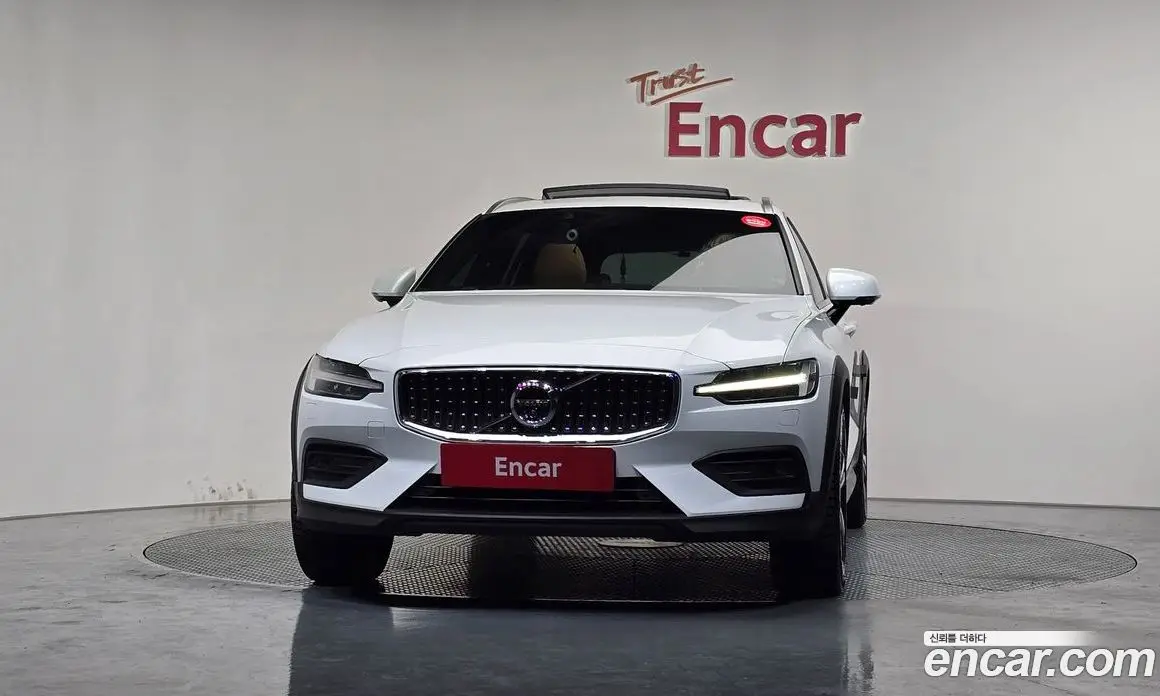 Volvo V60 2019 2.0 автомат (гидро), фото 3 Volvo V60 2019 2.0 автомат (гидро), фото 3