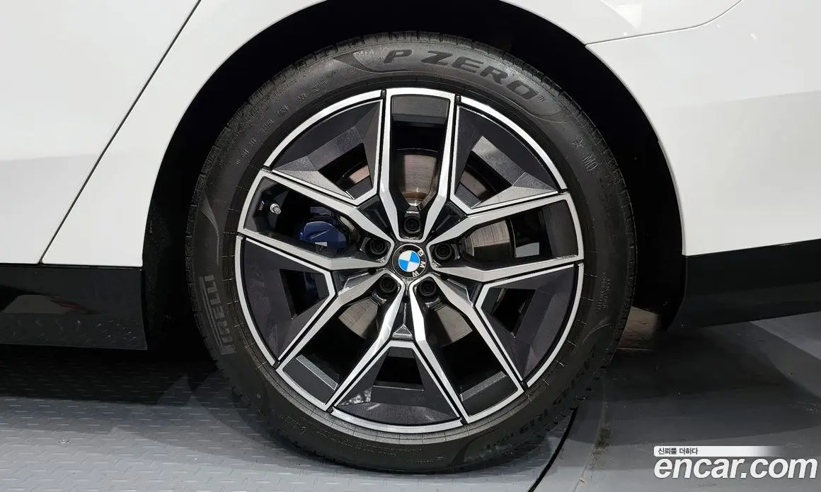 BMW 5 серия 2025 2.0 автомат (гидро), фото 7 BMW 5 серия 2025 2.0 автомат (гидро), фото 7