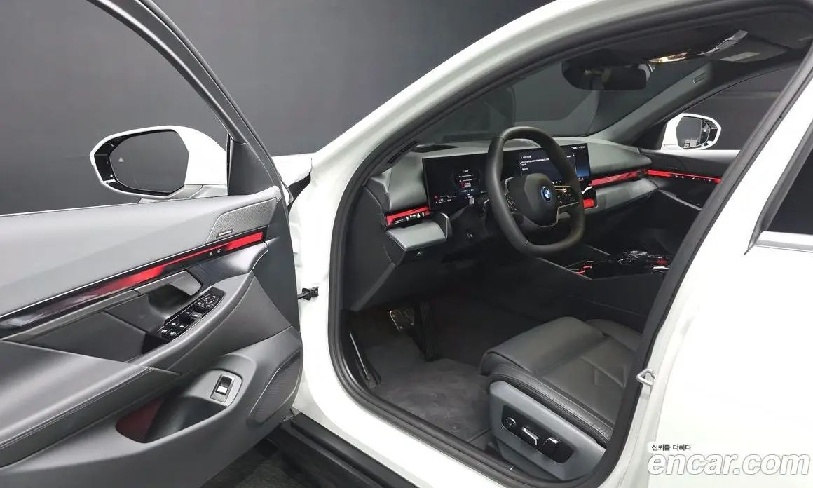 BMW 5 серия 2025 2.0 автомат (гидро), фото 12