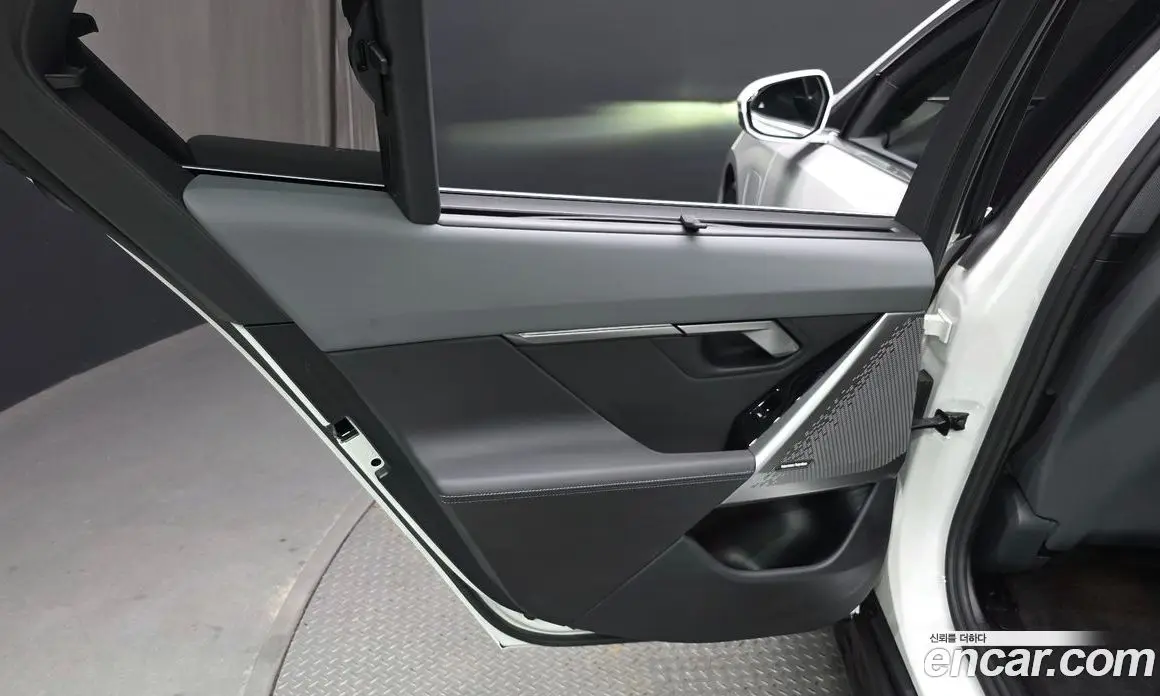 BMW 5 серия 2025 2.0 автомат (гидро), фото 14