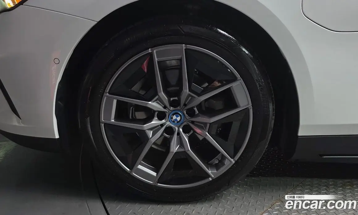BMW 5 серия 2025 2.0 автомат (гидро), фото 4