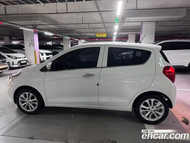 Chevrolet Spark 2022 1.0 автомат (вариатор), миниатюра 3