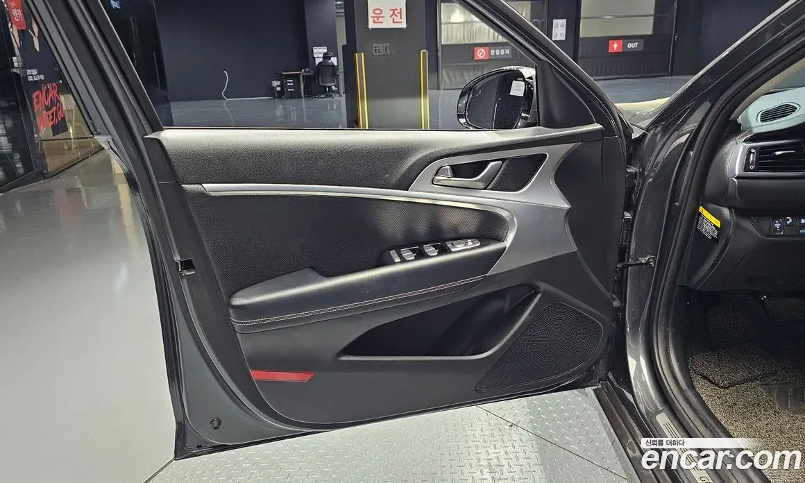 Genesis G70 2018 2.0 автомат (гидро), фото 14 Genesis G70 2018 2.0 автомат (гидро), фото 14