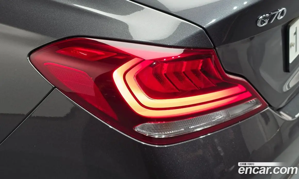 Genesis G70 2019 2.0 автомат (гидро), фото 9 Genesis G70 2019 2.0 автомат (гидро), фото 9