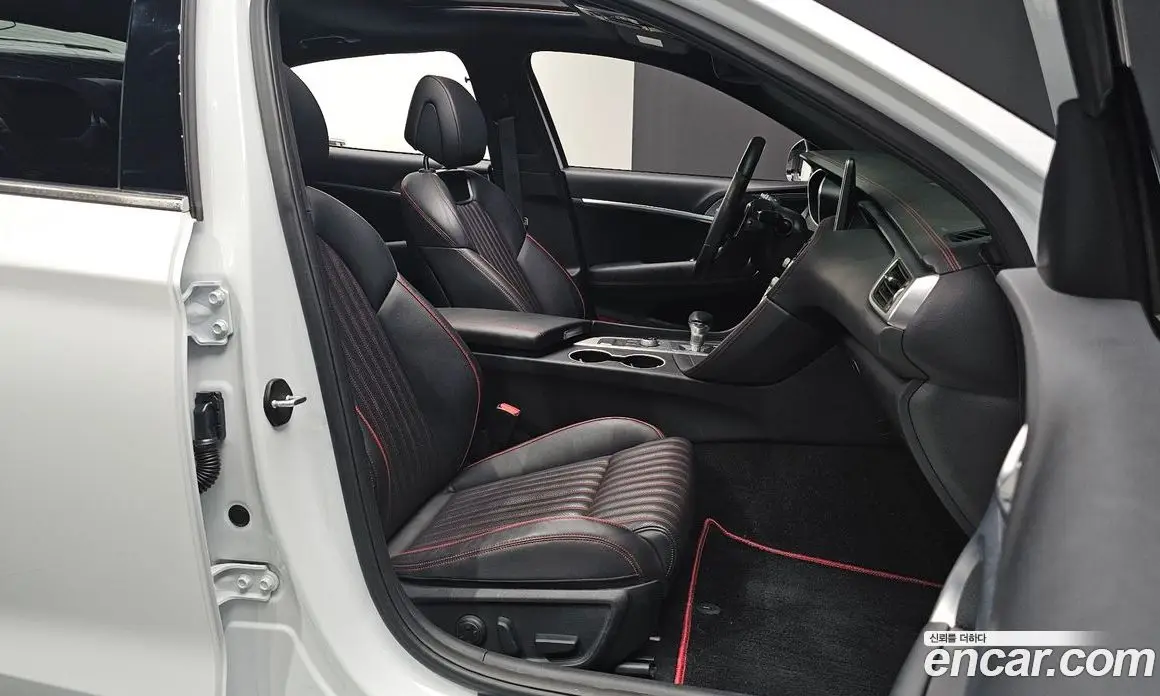 Genesis G70 2019 2.0 автомат (гидро), фото 13 Genesis G70 2019 2.0 автомат (гидро), фото 13