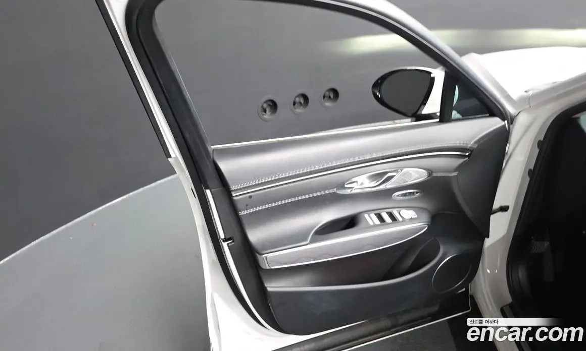 Genesis GV70 2021 2.5 автомат (гидро), фото 13 Genesis GV70 2021 2.5 автомат (гидро), фото 13