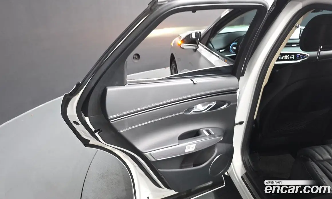 Genesis GV70 2021 2.5 автомат (гидро), фото 14 Genesis GV70 2021 2.5 автомат (гидро), фото 14