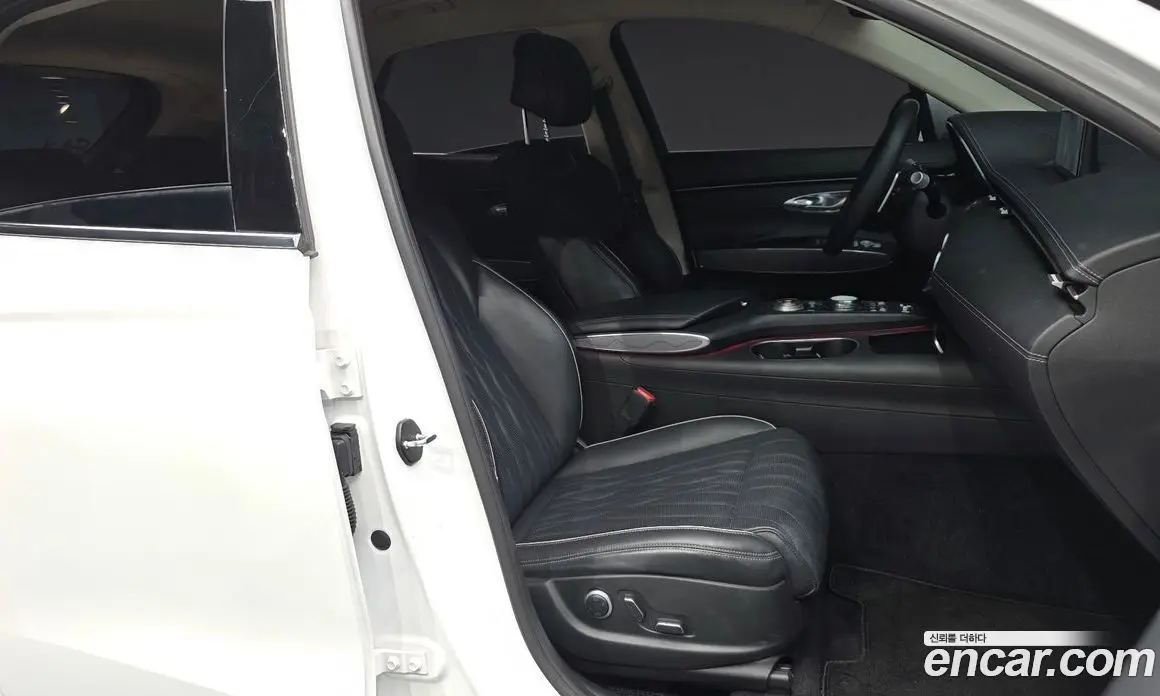 Genesis GV70 2021 2.5 автомат (гидро), фото 16 Genesis GV70 2021 2.5 автомат (гидро), фото 16