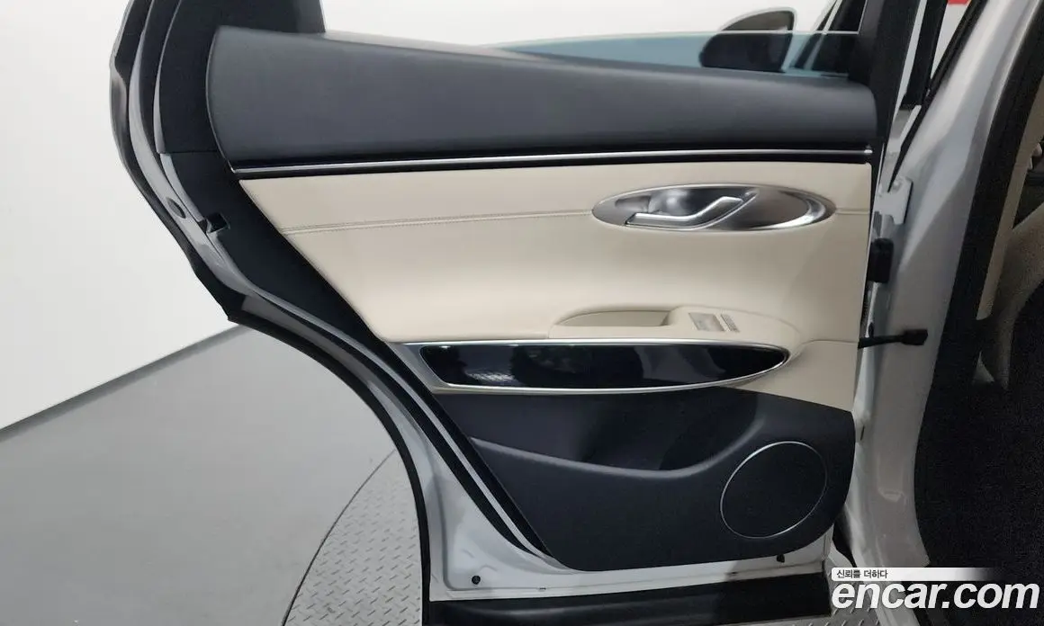 Genesis GV70 2023 2.5 автомат (гидро), фото 15 Genesis GV70 2023 2.5 автомат (гидро), фото 15
