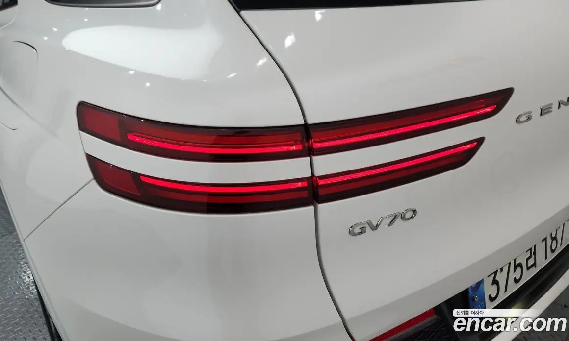 Genesis GV70 2023 2.5 автомат (гидро), фото 9 Genesis GV70 2023 2.5 автомат (гидро), фото 9