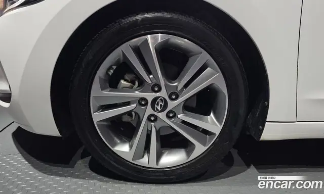 Hyundai Avante 2016 1.6 автомат (гидро), миниатюра 5 Hyundai Avante 2016 1.6 автомат (гидро), миниатюра 5
