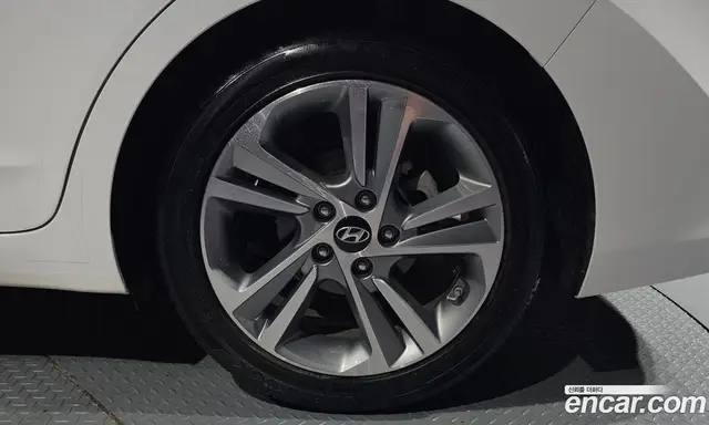Hyundai Avante 2016 1.6 автомат (гидро), миниатюра 7 Hyundai Avante 2016 1.6 автомат (гидро), миниатюра 7