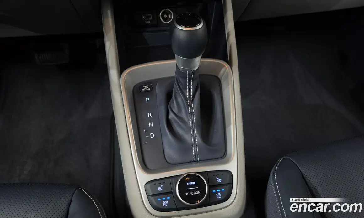 Hyundai Venue 2023 1.6 автомат (гидро), фото 12