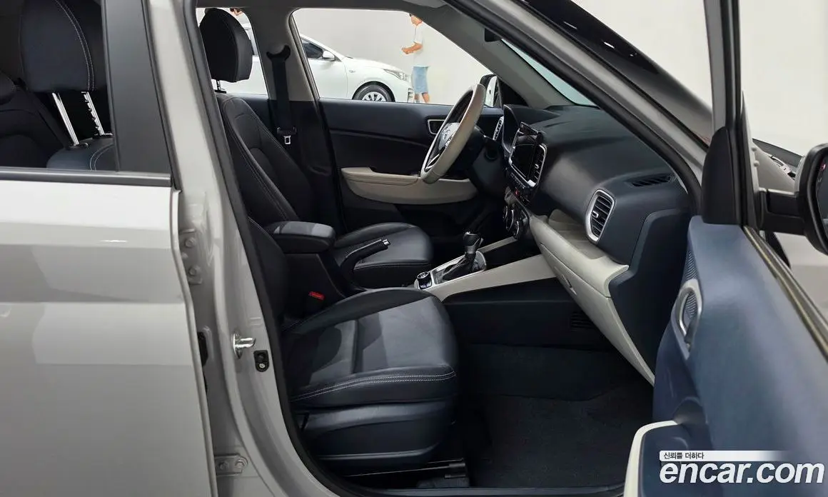 Hyundai Venue 2023 1.6 автомат (гидро), фото 16