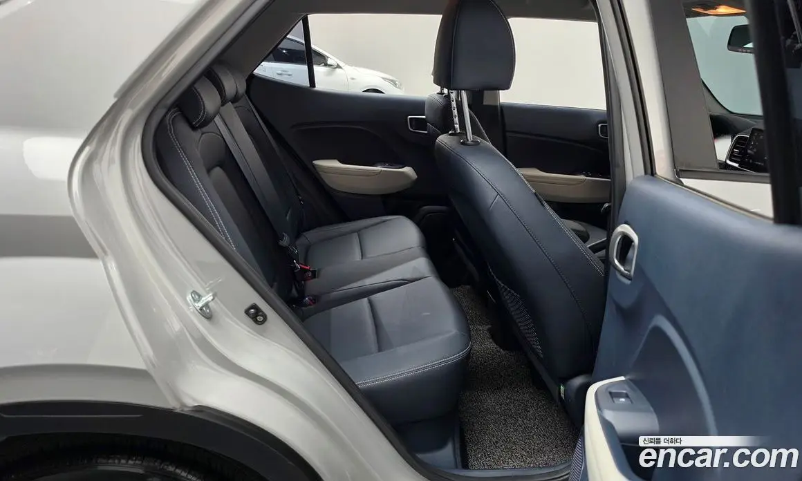 Hyundai Venue 2023 1.6 автомат (гидро), фото 17