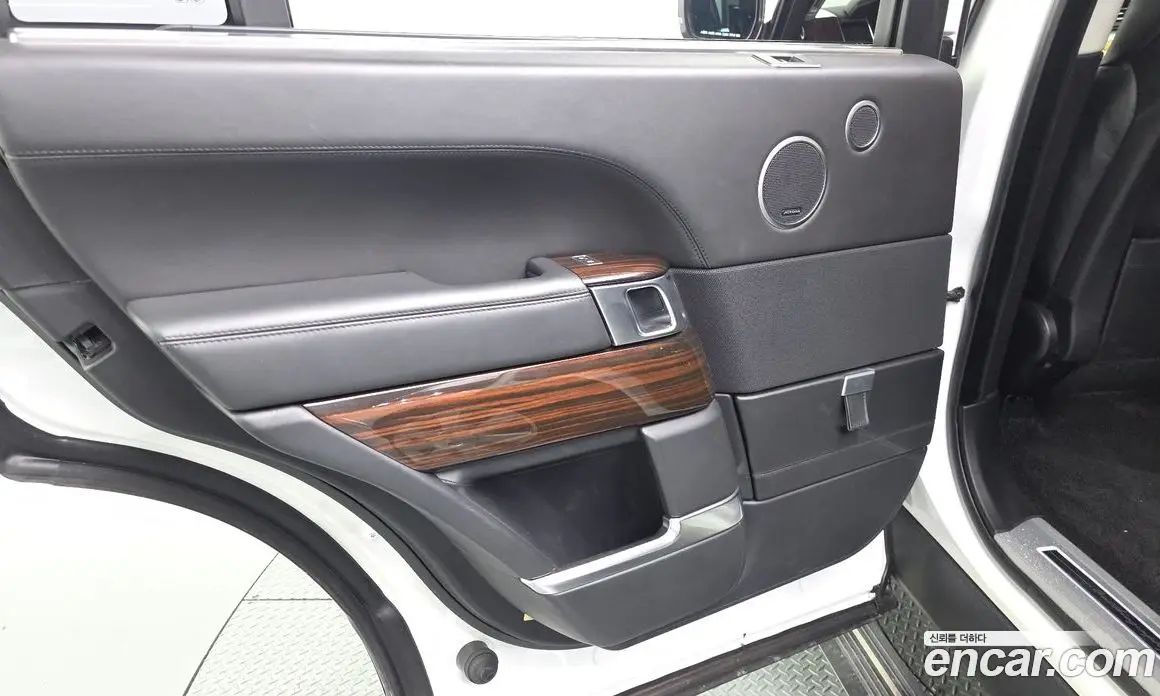 Land Rover Range Rover 2016 5.0 автомат (гидро), фото 15 Land Rover Range Rover 2016 5.0 автомат (гидро), фото 15