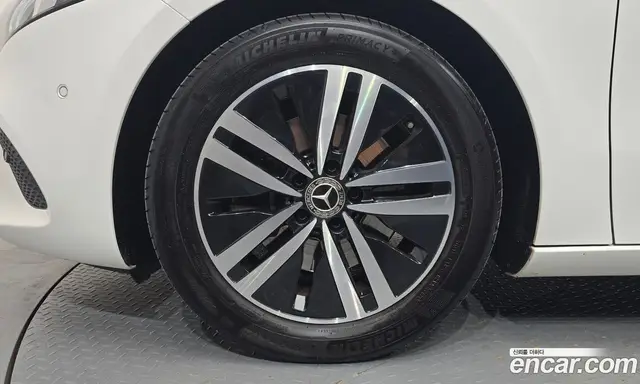 Mercedes-Benz A-Class 2021 2.0 автомат (гидро), миниатюра 4