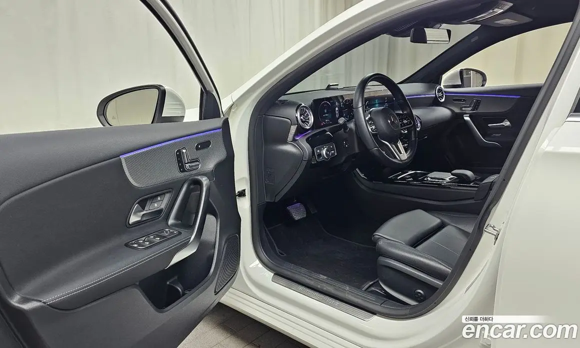Mercedes-Benz A-Class 2023 2.0 автомат (гидро), фото 13