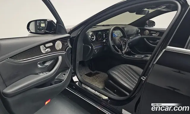 Mercedes-Benz E-Class 2023 3.0 автомат (гидро), миниатюра 12