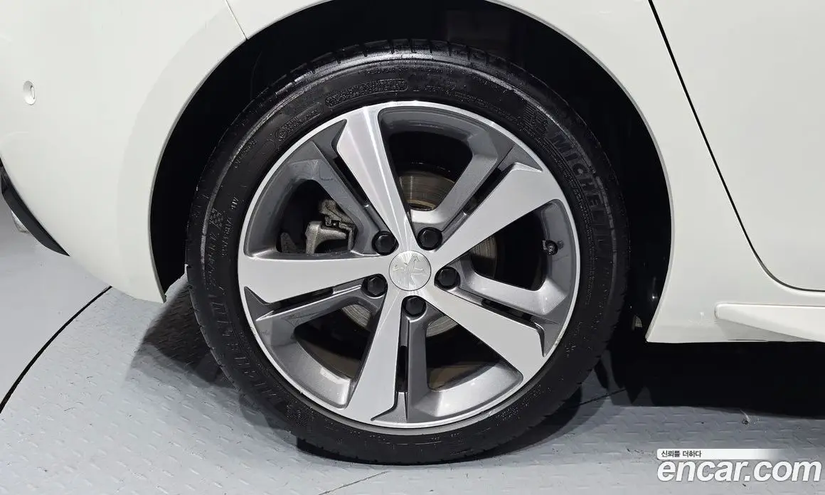 Peugeot 308 2019 1.5 автомат (гидро), фото 5 Peugeot 308 2019 1.5 автомат (гидро), фото 5
