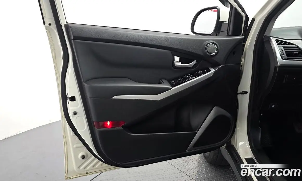 SsangYong Korando 2014 2.0 автомат (гидро), фото 14