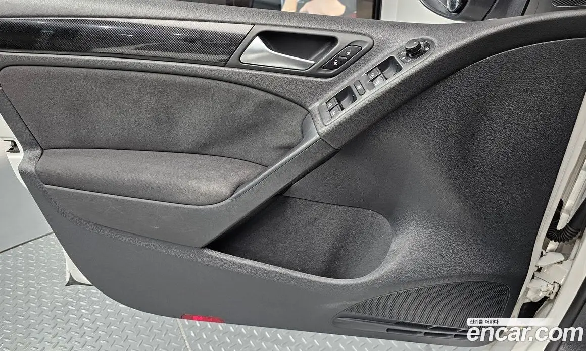 Volkswagen Golf 2012 1.6 автомат (гидро), фото 13