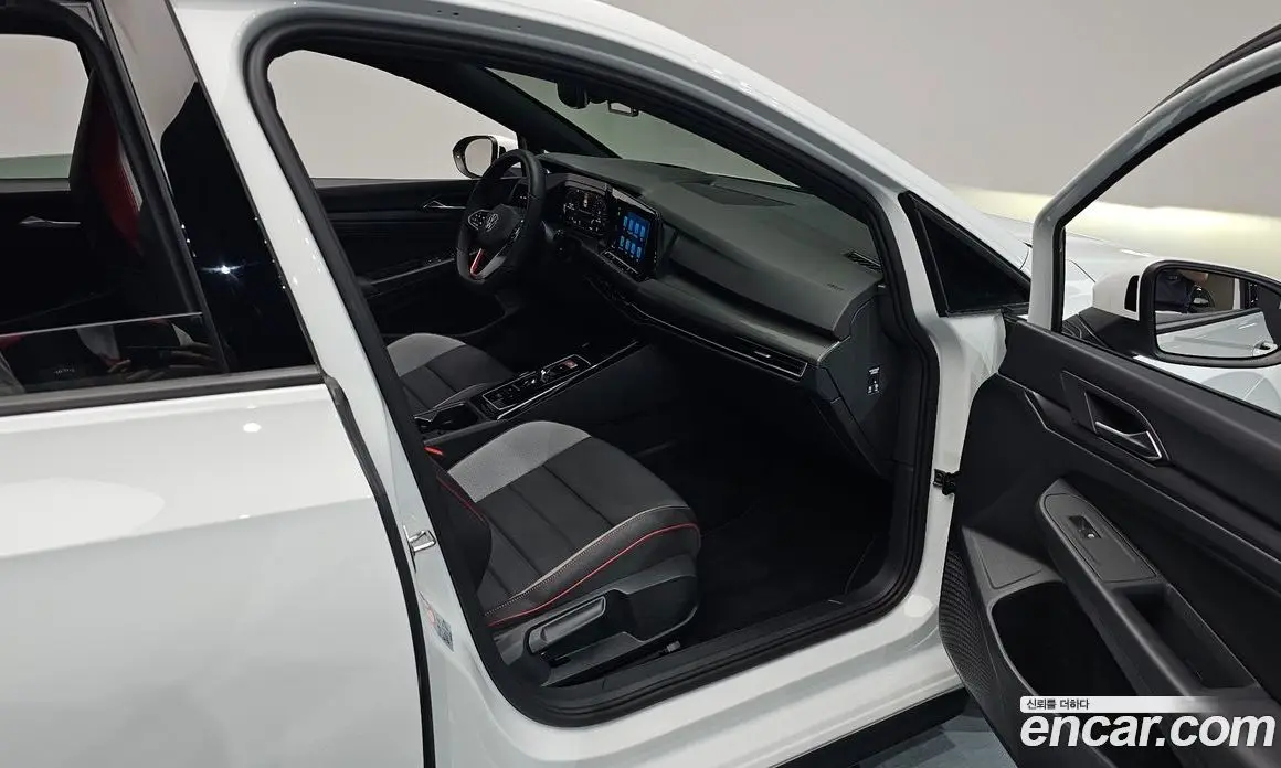 Volkswagen Golf 2024 2.0 автомат (гидро), фото 15