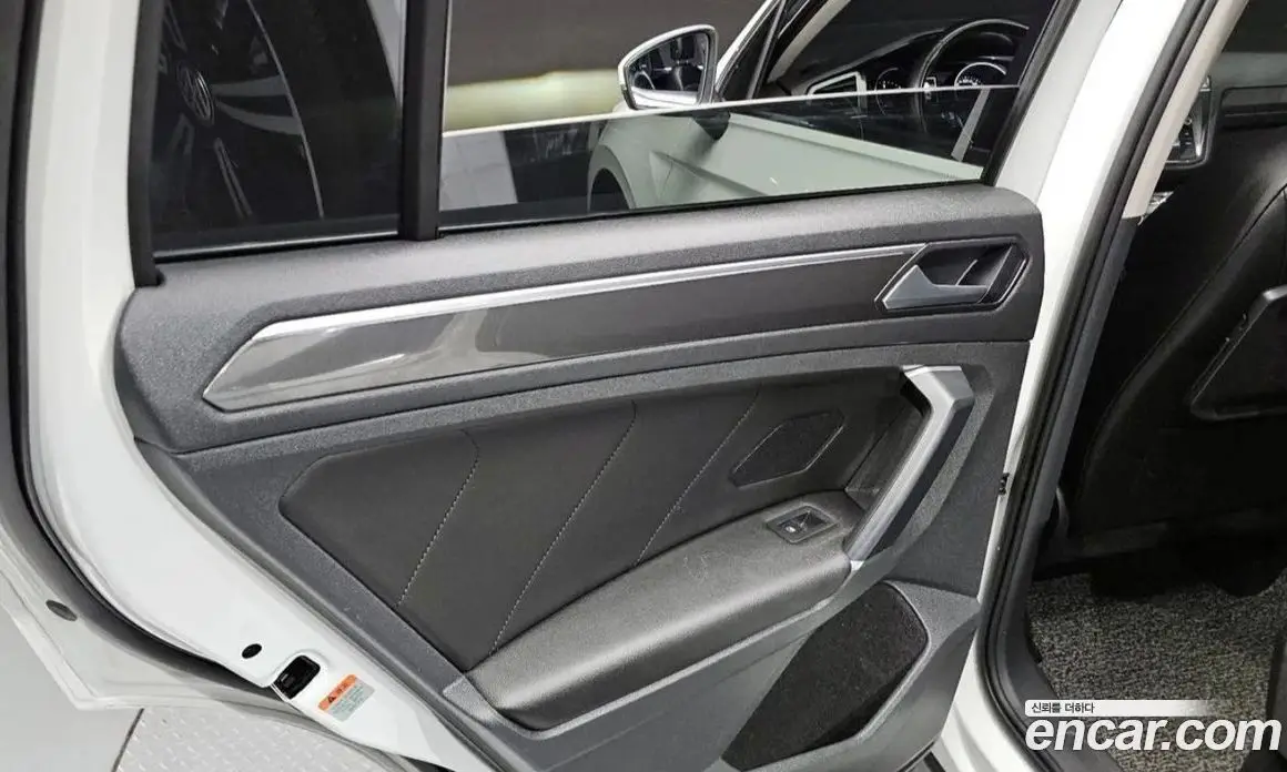 Volkswagen Tiguan 2023 2.0 автомат (гидро), фото 14 Volkswagen Tiguan 2023 2.0 автомат (гидро), фото 14