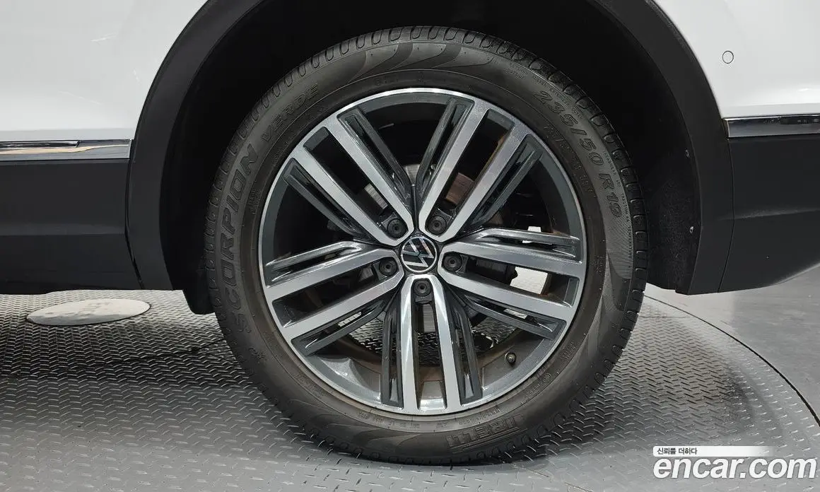 Volkswagen Tiguan 2023 2.0 автомат (гидро), фото 6 Volkswagen Tiguan 2023 2.0 автомат (гидро), фото 6