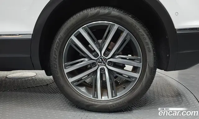 Volkswagen Tiguan 2023 2.0 автомат (гидро), миниатюра 6 Volkswagen Tiguan 2023 2.0 автомат (гидро), миниатюра 6