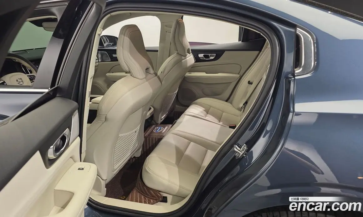 Volvo S60 2021 2.0 автомат (гидро), фото 17 Volvo S60 2021 2.0 автомат (гидро), фото 17