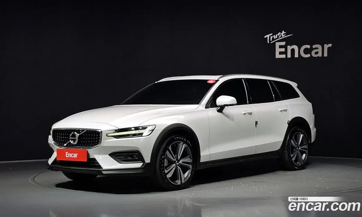 Volvo V60 2021 2.0 автомат (гидро), фото 1 Volvo V60 2021 2.0 автомат (гидро), фото 1