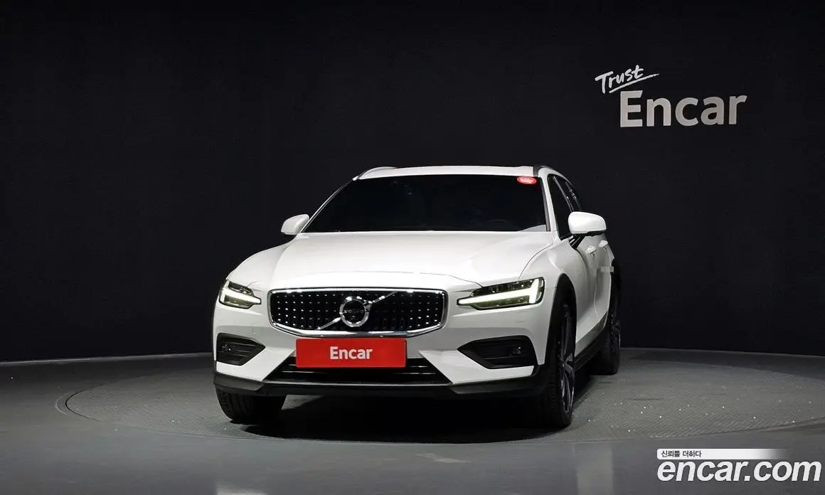 Volvo V60 2021 2.0 автомат (гидро), фото 3 Volvo V60 2021 2.0 автомат (гидро), фото 3