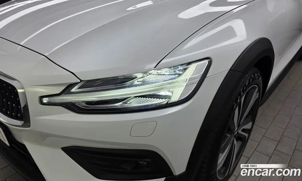 Volvo V60 2021 2.0 автомат (гидро), фото 8 Volvo V60 2021 2.0 автомат (гидро), фото 8