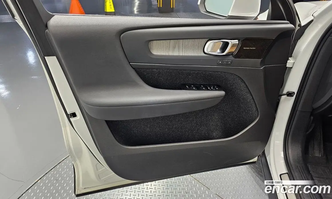 Volvo XC40 2021 2.0 автомат (гидро), фото 13 Volvo XC40 2021 2.0 автомат (гидро), фото 13