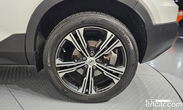 Volvo XC40 2021 2.0 автомат (гидро), миниатюра 6 Volvo XC40 2021 2.0 автомат (гидро), миниатюра 6