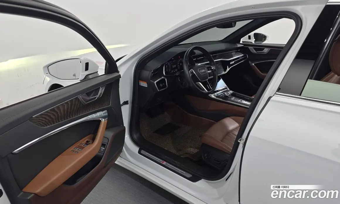 Audi A6 2020 2.0 автомат (гидро), фото 13