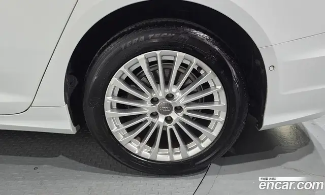 Audi A6 2020 2.0 автомат (гидро), миниатюра 7
