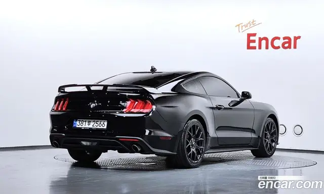 Ford Mustang 2022 2.3 автомат (гидро), миниатюра 2