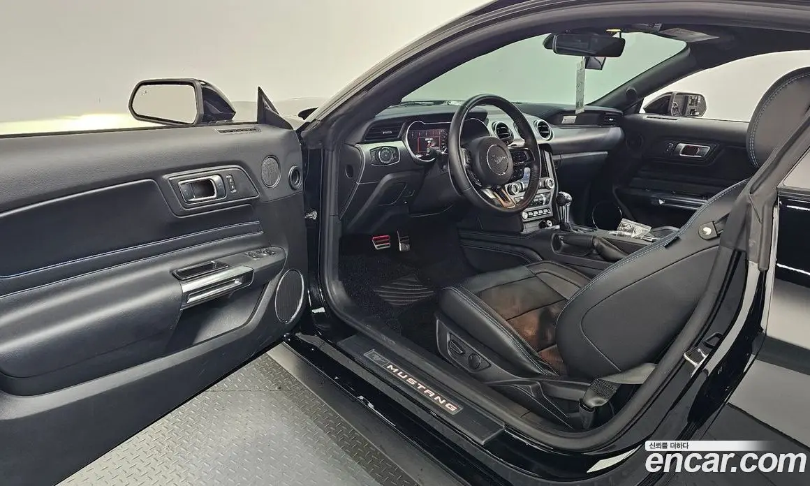 Ford Mustang 2022 2.3 автомат (гидро), фото 13