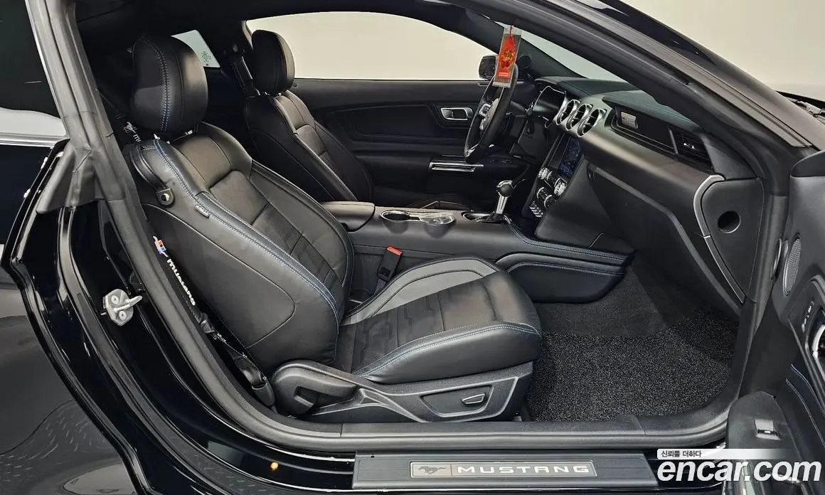 Ford Mustang 2022 2.3 автомат (гидро), фото 16