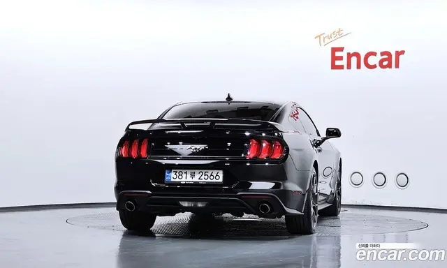 Ford Mustang 2022 2.3 автомат (гидро), миниатюра 4