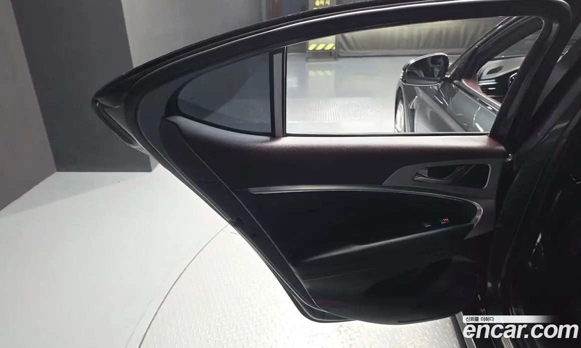 Genesis G70 2019 2.0 автомат (гидро), фото 15 Genesis G70 2019 2.0 автомат (гидро), фото 15