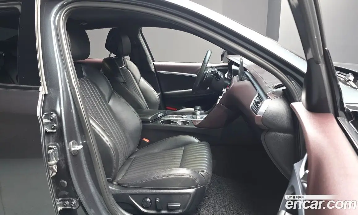 Genesis G70 2019 2.0 автомат (гидро), фото 16 Genesis G70 2019 2.0 автомат (гидро), фото 16