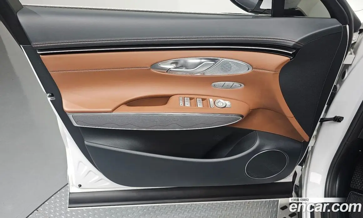 Genesis GV70 2021 2.5 автомат (гидро), фото 14 Genesis GV70 2021 2.5 автомат (гидро), фото 14