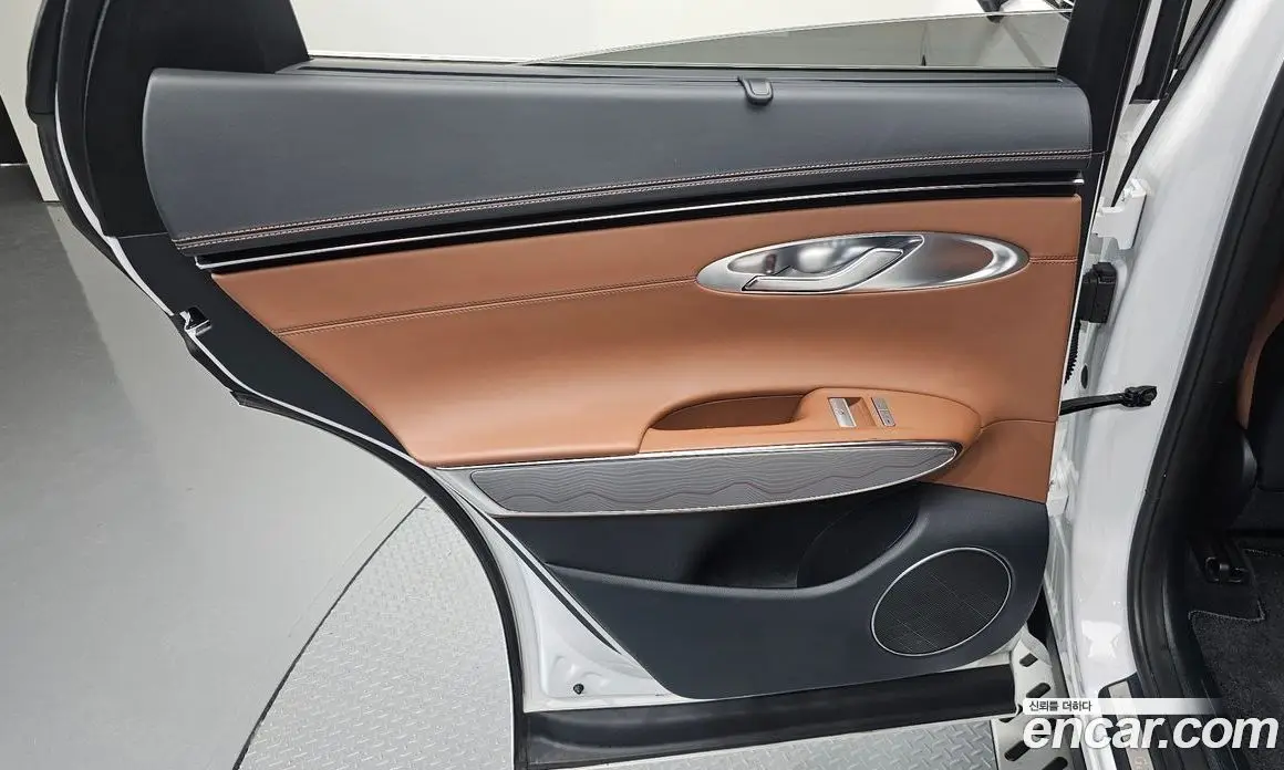 Genesis GV70 2021 2.5 автомат (гидро), фото 15 Genesis GV70 2021 2.5 автомат (гидро), фото 15