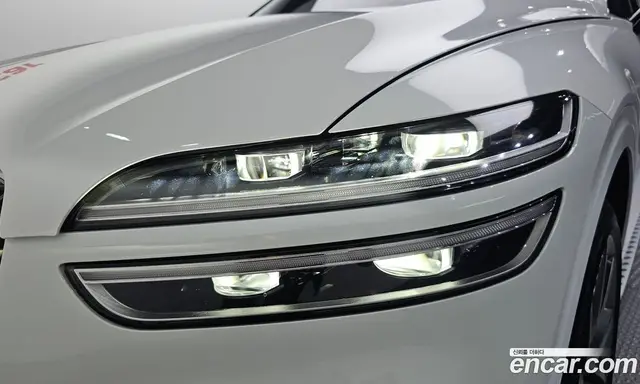 Genesis GV70 2021 2.5 автомат (гидро), миниатюра 8 Genesis GV70 2021 2.5 автомат (гидро), миниатюра 8