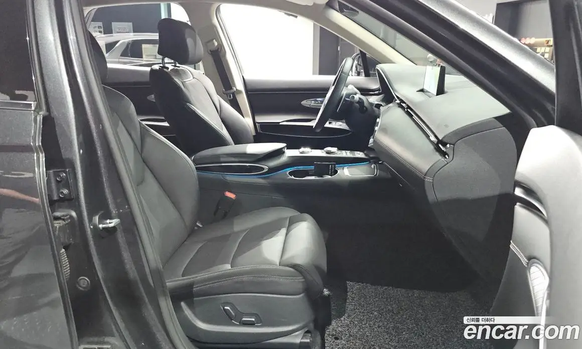 Genesis GV70 2022 2.5 автомат (гидро), фото 18 Genesis GV70 2022 2.5 автомат (гидро), фото 18
