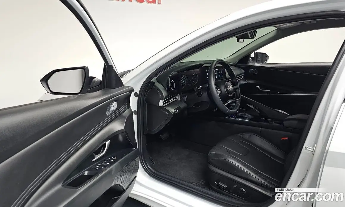 Hyundai Avante 2023 1.6 автомат (гидро), фото 12