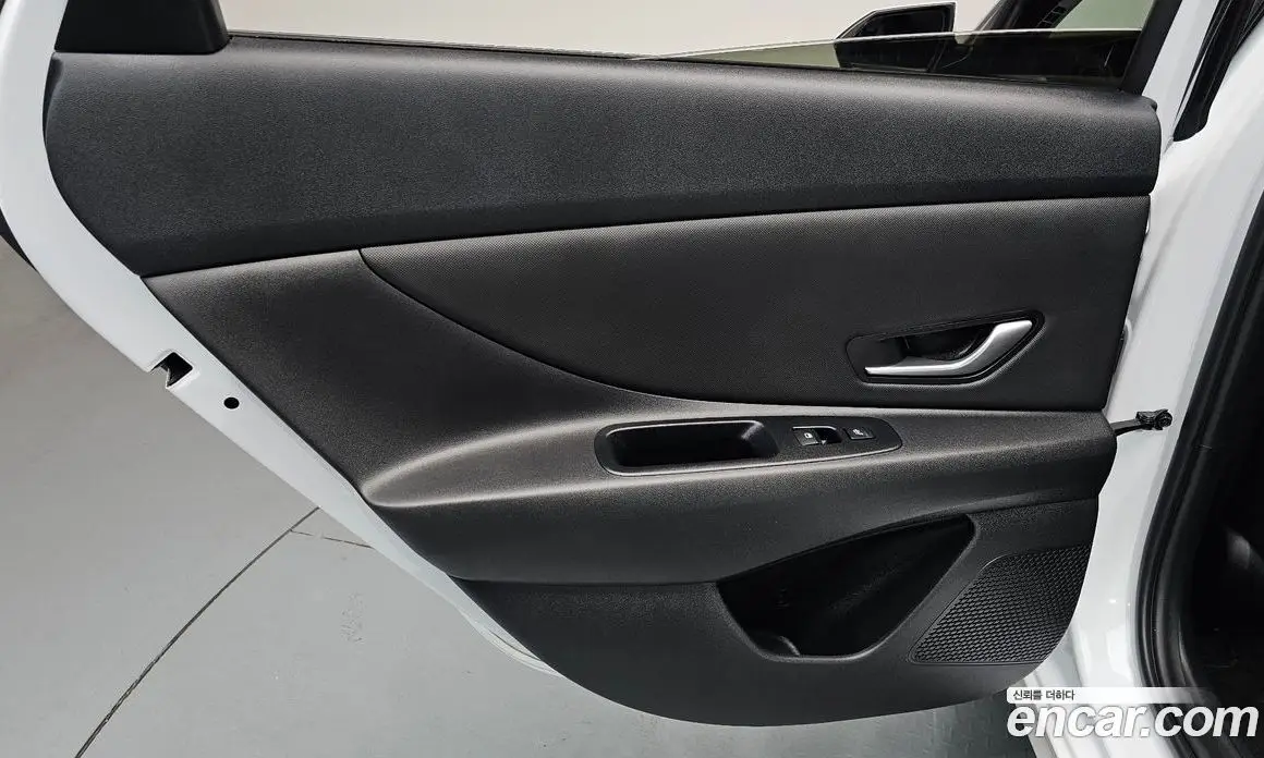 Hyundai Avante 2023 1.6 автомат (гидро), фото 14